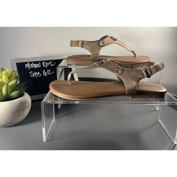 Girls Shoe Size 12 Michael Kors Logo T-Strap Thong Sandals - Picture 1 of 8
